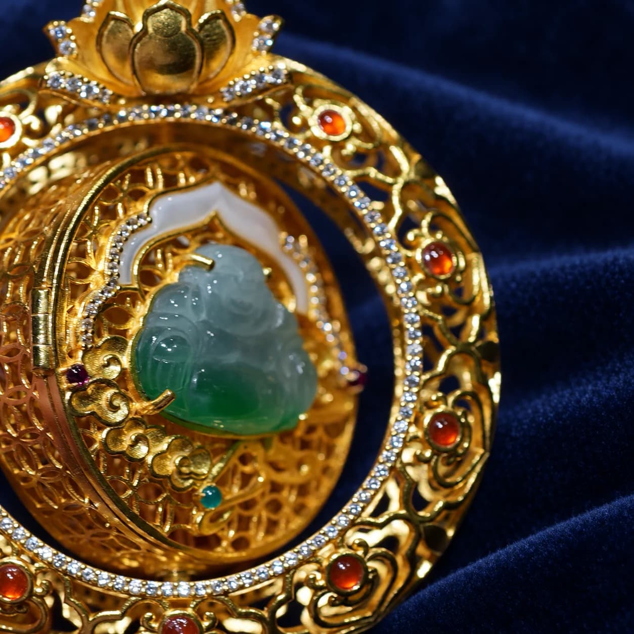 Gold Filigree Heritage Pendant